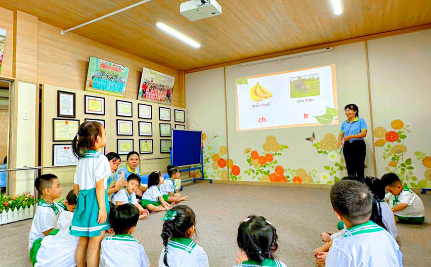 máy chiếu siêu nét cho giáo dục